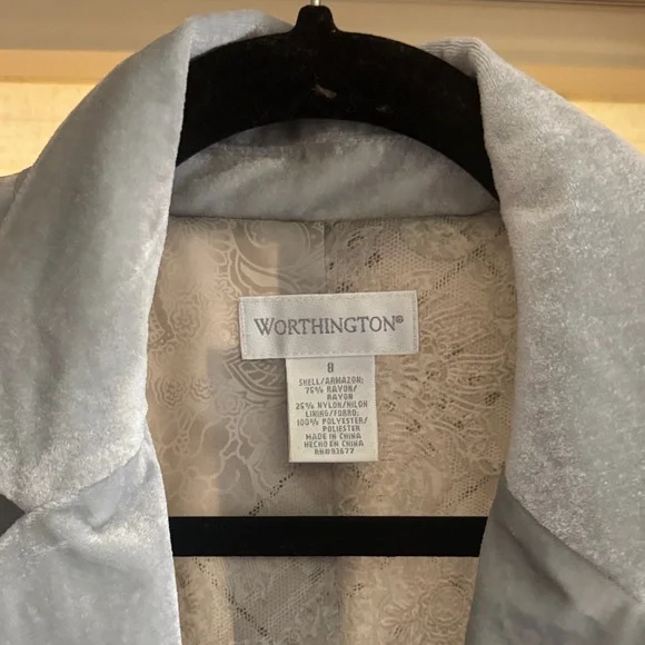 Elegant Silver Velvet Blazer - Picture 2 of 6